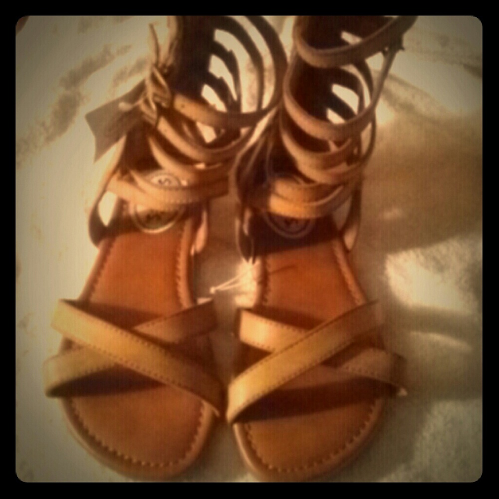 Tan/Brown Buckle Zip Up Kids Sandles Brand Stevies